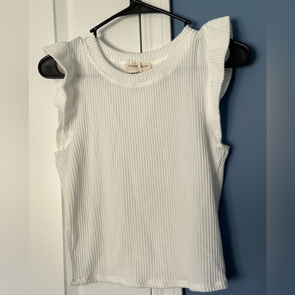 Super nice ribbed top with ruffle shoulders.